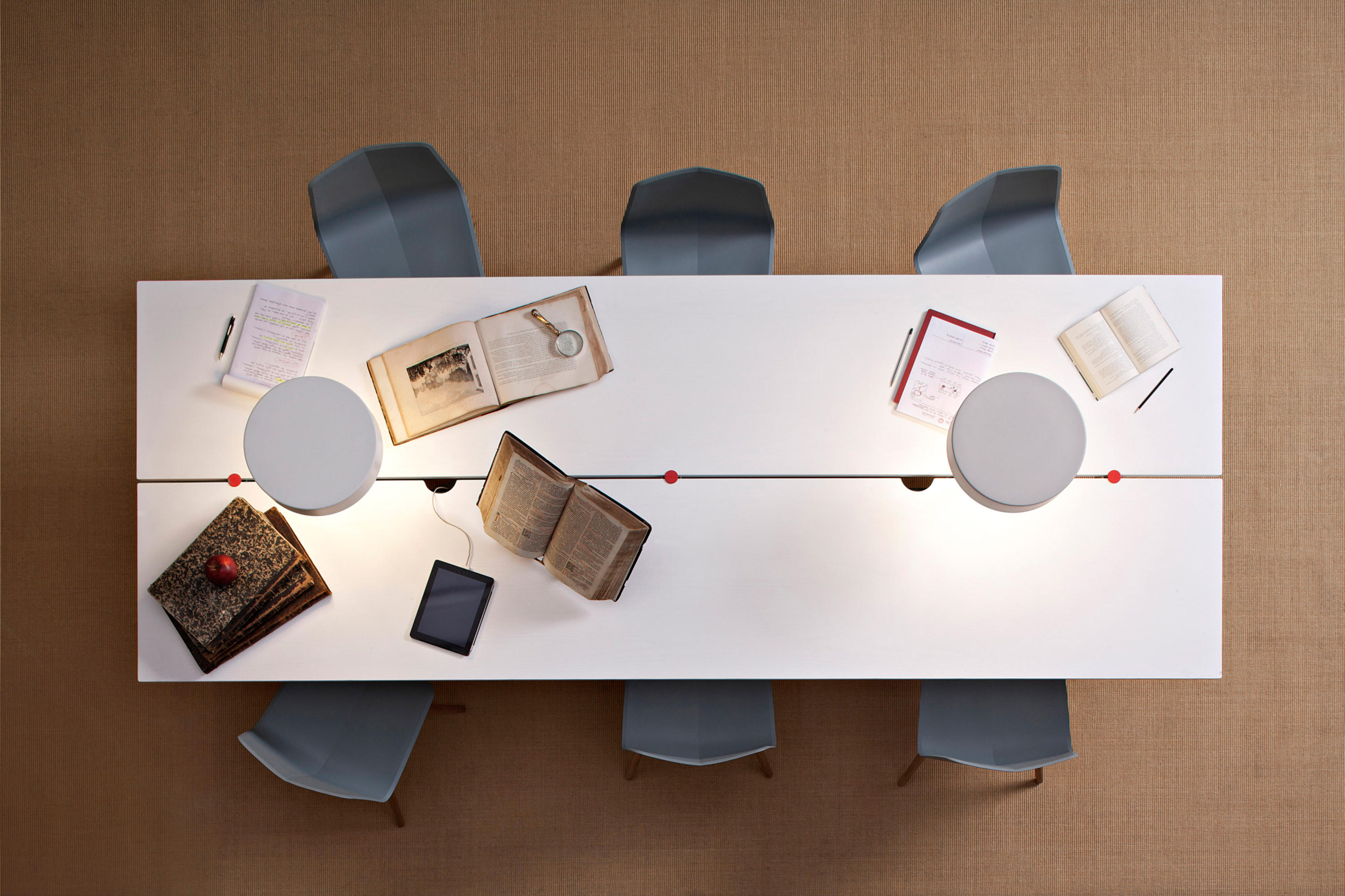 办公屏风|办公屏风系统|MK(中国)一站式服务官网|设计师家具|Offset Table 工作台/办公桌