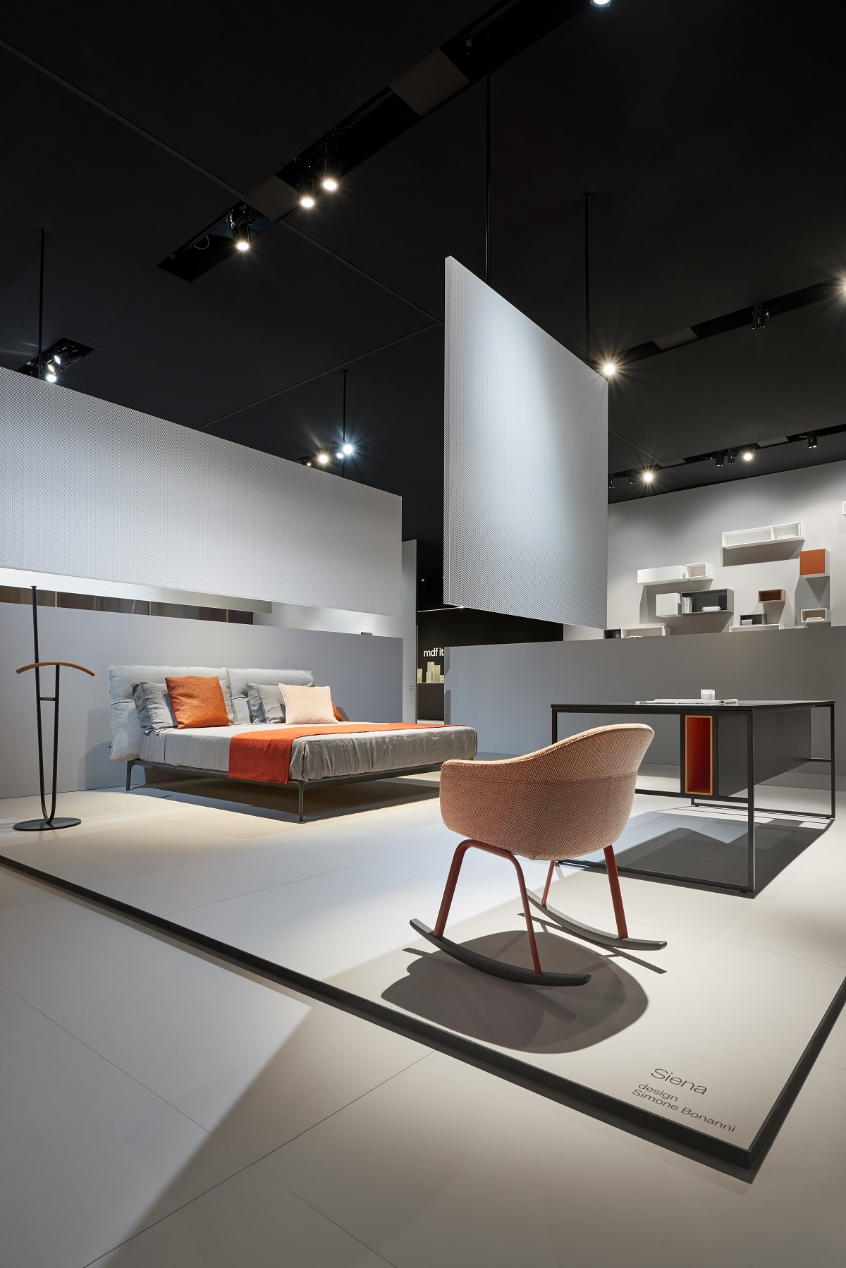 MK官网 - 坐具|餐椅|MK(中国)一站式服务官网|设计师家具|SIENA 餐椅/洽谈椅