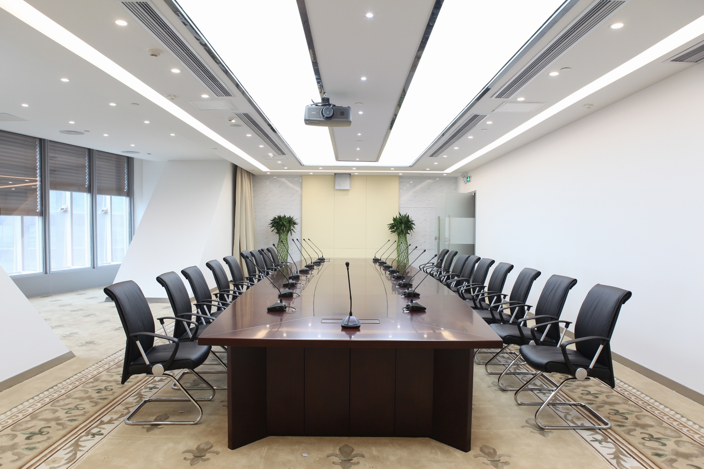 会议台|实木会议台|MK(中国)一站式服务官网|设计师家具|会议台