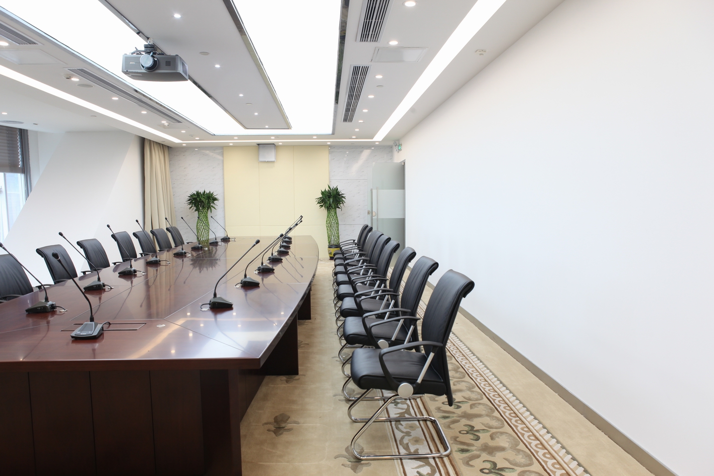 会议台|实木会议台|MK(中国)一站式服务官网|设计师家具|会议台